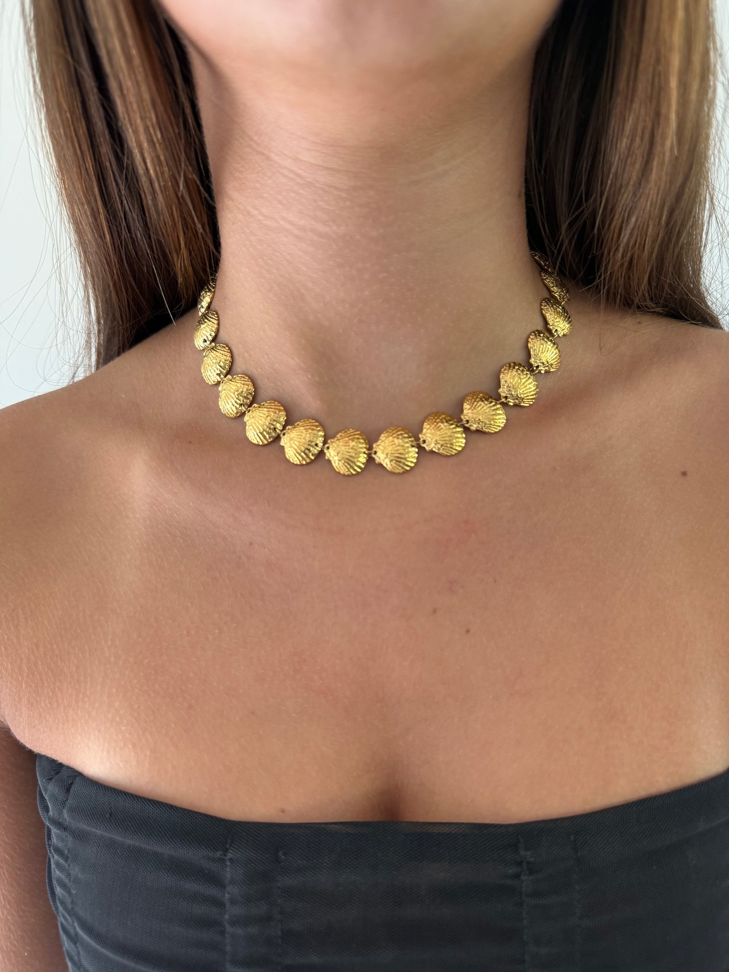 1975 Collection Gold Seashell Choker Necklace