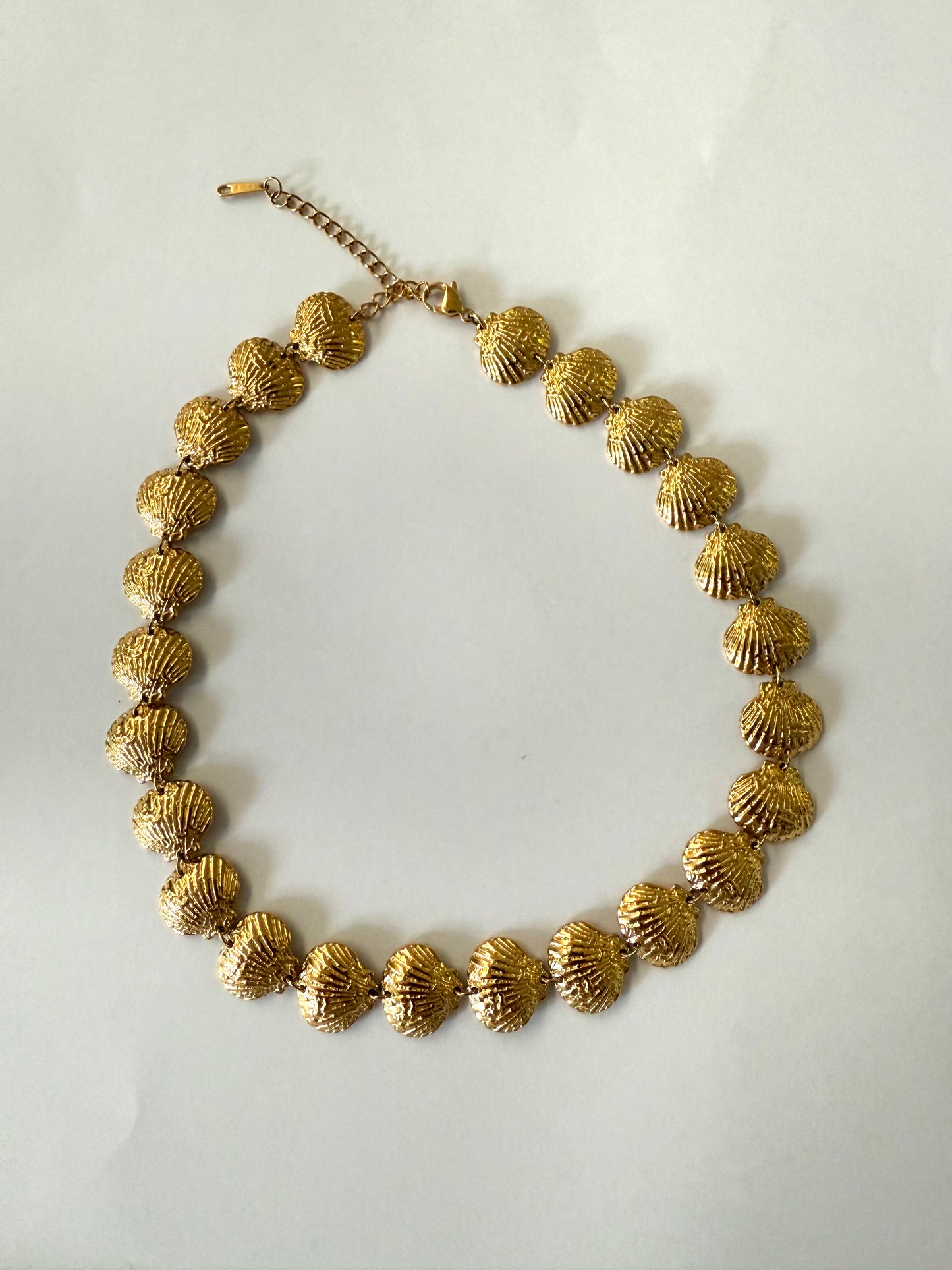 1975 Collection Gold Seashell Choker Necklace